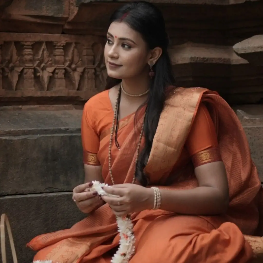 Deepa Jagadeesh Wearing Beautiful Earrings Jewellery Orange Saree